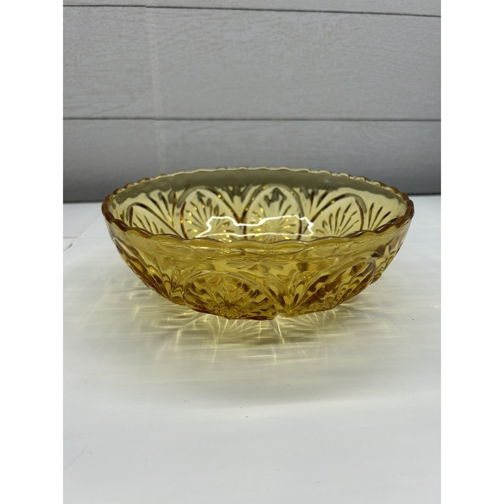 Vintage Anchor Hocking Amber, Honey Gold Star, Medallion Serving Bowl‎ 8"